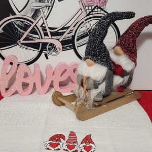 Love Gnomes On A Sled